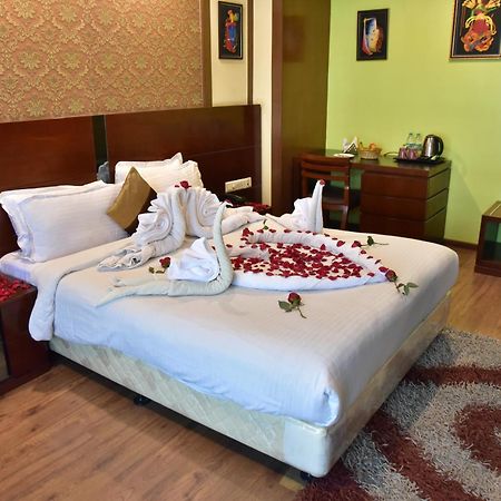 Hotel Ambassador Chocolate Inn Kalyani Eksteriør billede